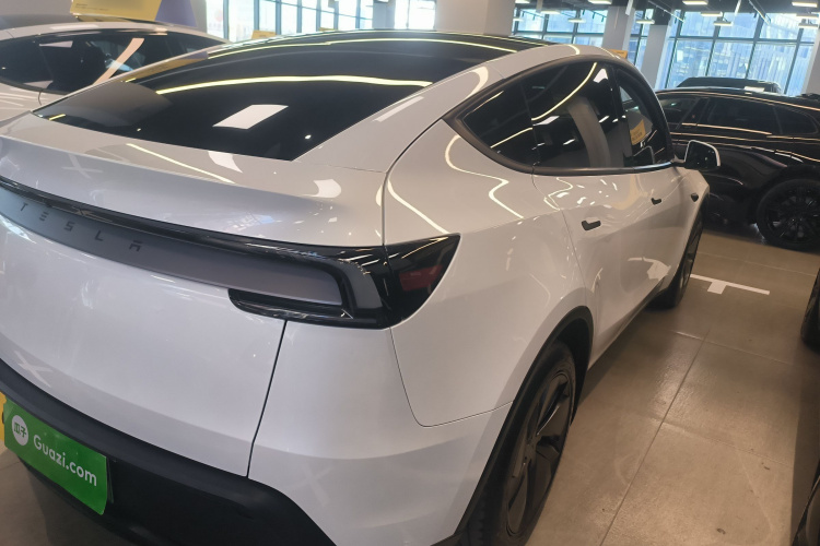 特斯拉 Model Y 2025款 后轮驱动版车身外观7