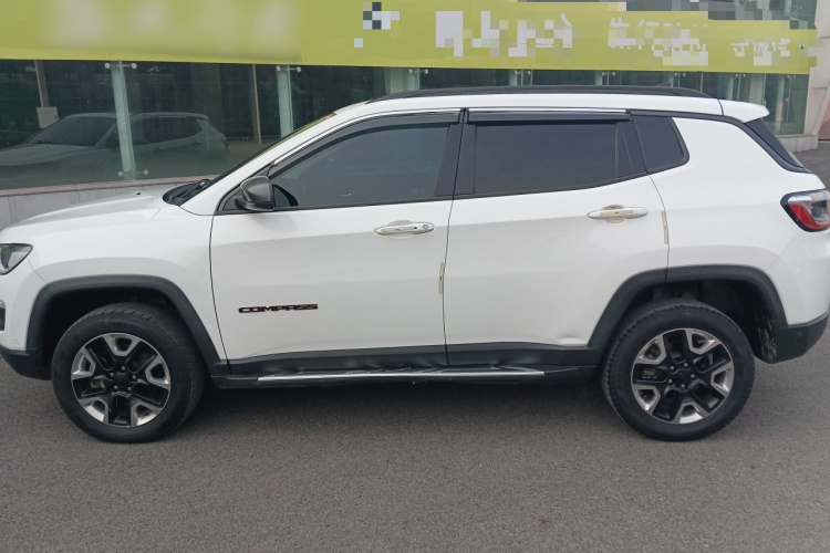 Jeep 指南者 2017款 200TS 自动高性能四驱版车身外观4