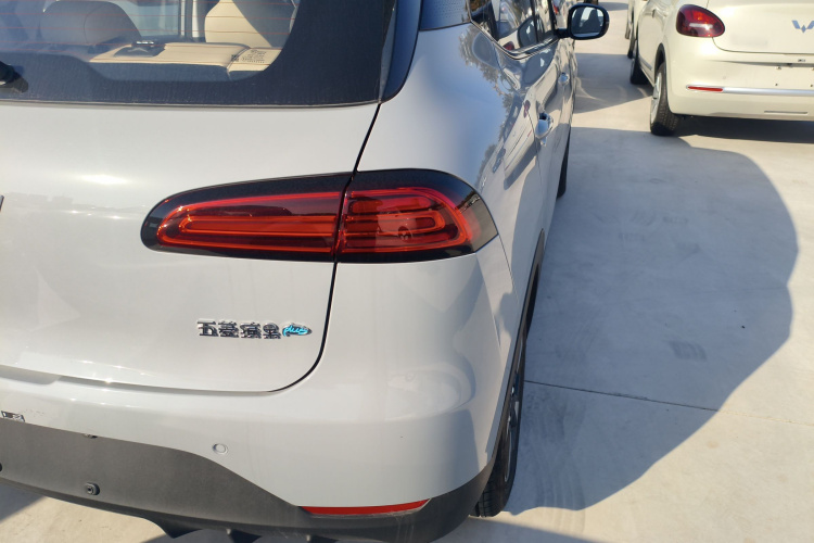 五菱汽车 五菱缤果PLUS 2024款 401km 五座版车身外观6006