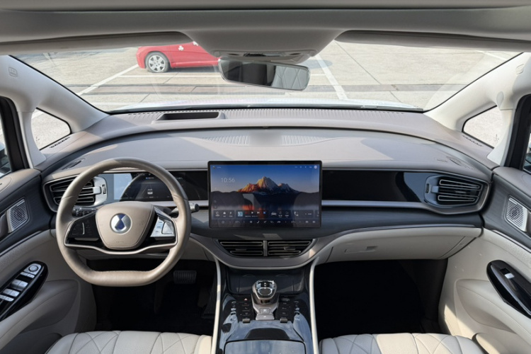 腾势D9 2022款 DM-i 970 四驱尊荣型中控内饰7014