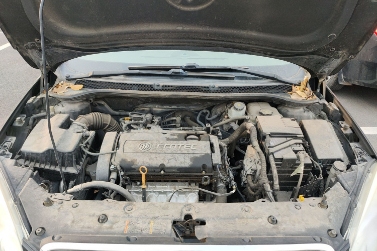 别克 英朗 2013款 GT 1.6L 手动进取版机舱底盘24