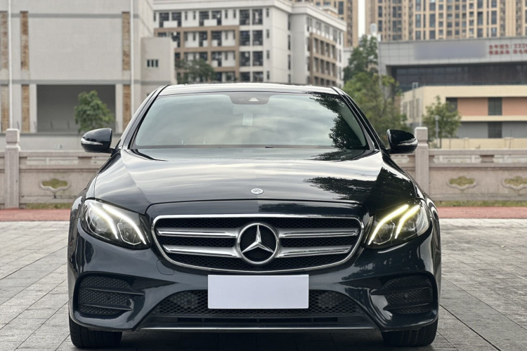 奔驰E级 2016款 E 300 L 运动时尚型车身外观2