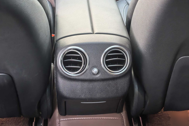 奔驰E级(进口) 2021款 改款 E 260 豪华型运动版中控内饰7001