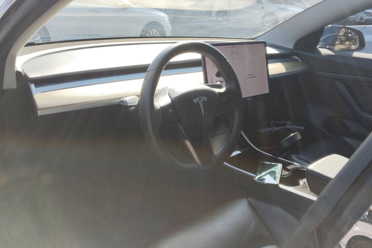特斯拉 Model 3 2019款 标准续航后驱升级版中控内饰12