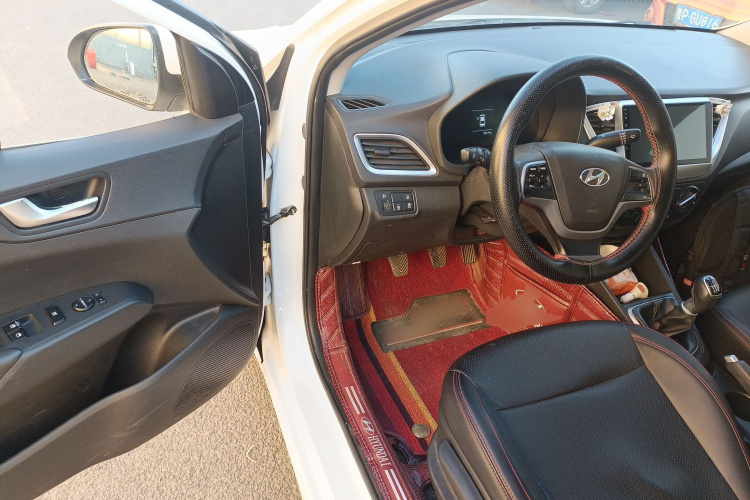 现代 悦纳 2020款 1.4L 手动GLS炫酷版中控内饰7003