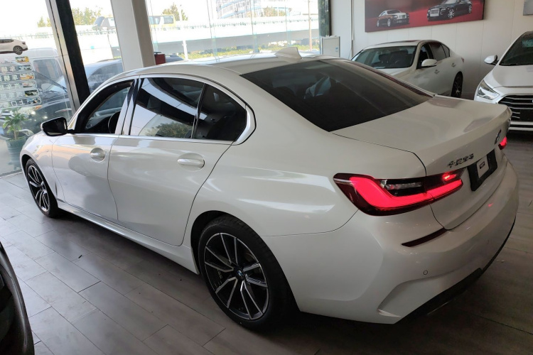 宝马3系 2022款 320Li M运动套装车身外观6003