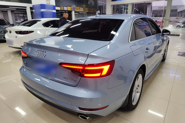 奥迪A4L 2018款 30周年年型 40 TFSI 进取型车身外观6005