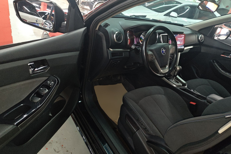 启辰T70 2016款 2.0L CVT睿行版中控内饰7003