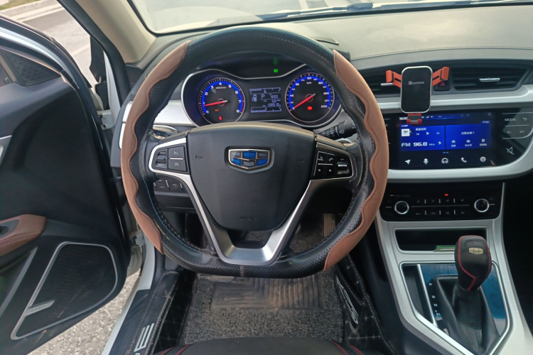 吉利汽车 远景 2018款 1.5L 自动尊贵型中控内饰13