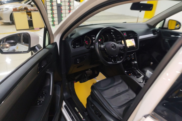 大众 途观L 2021款 330TSI 自动两驱智享版中控内饰7003