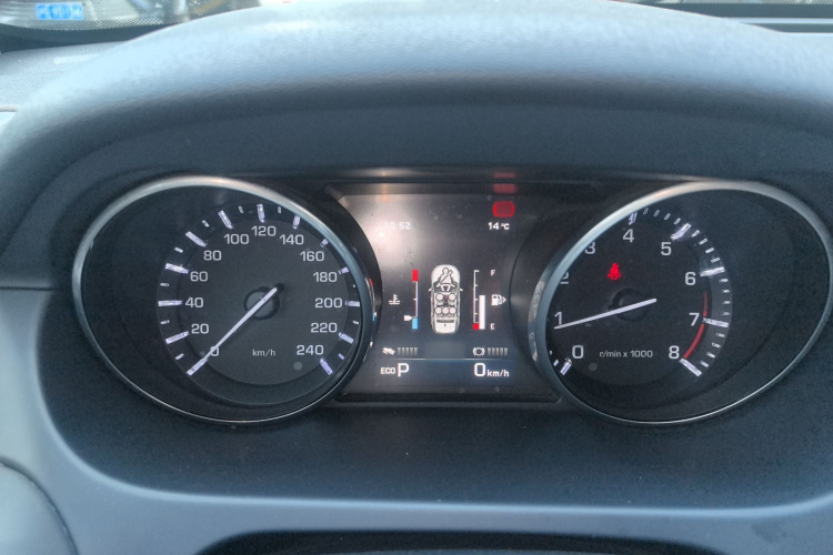 路虎 发现神行 2016款 2.0T SE局部细节14