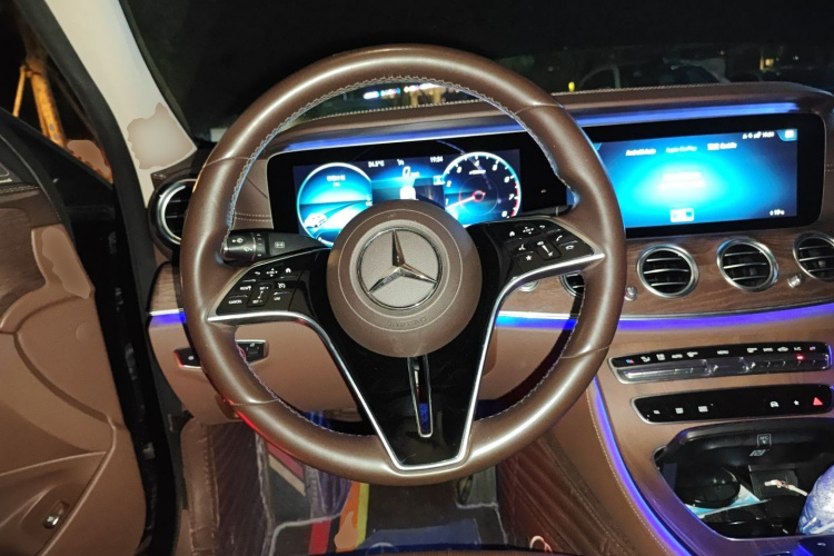 奔驰E级 2021款 E 260 L中控内饰13