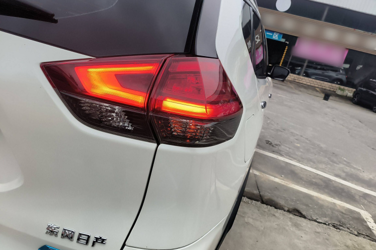 日产 奇骏 2017款 2.0L CVT舒适版 2WD车身外观9