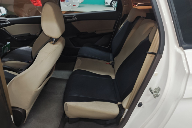 宝骏310W 2017款 1.5L 手动舒适型 国V中控内饰7004