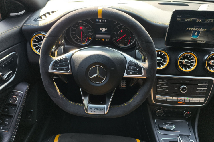 奔驰CLA AMG 2017款 AMG CLA 45 4MATIC 暗夜雷霆限量版中控内饰13