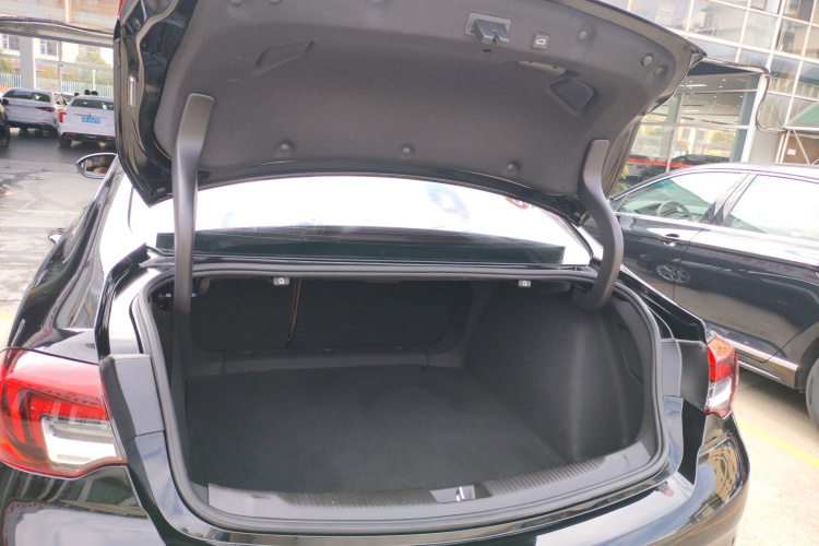 别克 君威 2022款 552T 智享型机舱底盘23