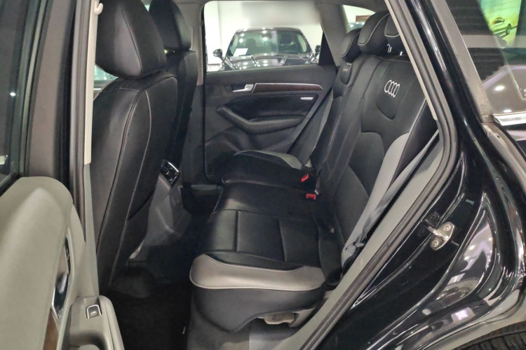 奥迪Q5 2016款 40 TFSI 进取型中控内饰21