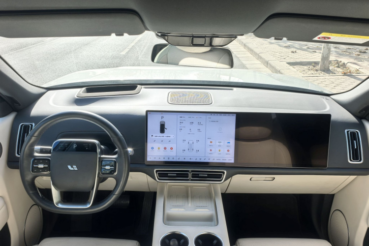 理想汽车 理想L8 2024款 Ultra中控内饰7001