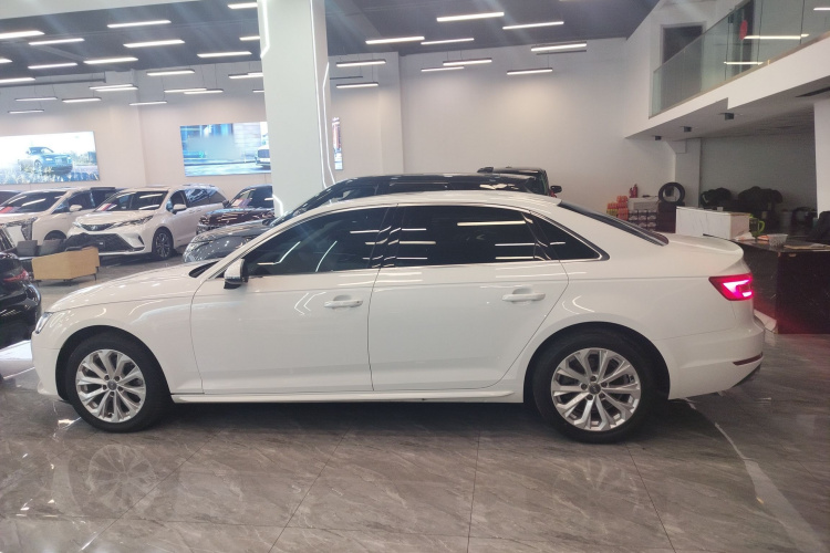 奥迪A4L 2017款 Plus 40 TFSI 进取型车身外观6003