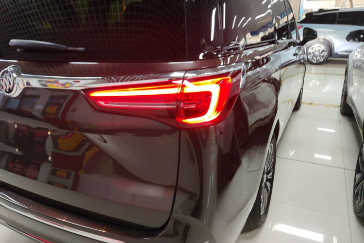 别克GL8 2021款 ES陆尊 653T 豪华型车身外观9