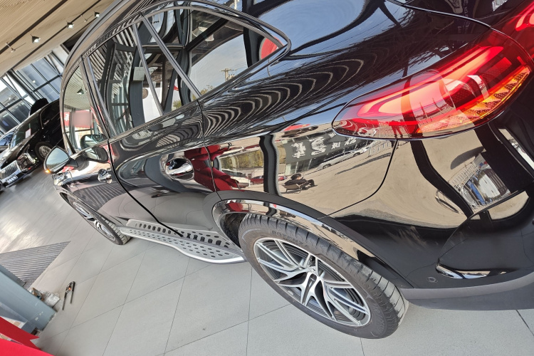 奔驰GLC AMG 2024款 AMG GLC 43 4MATIC车身外观4