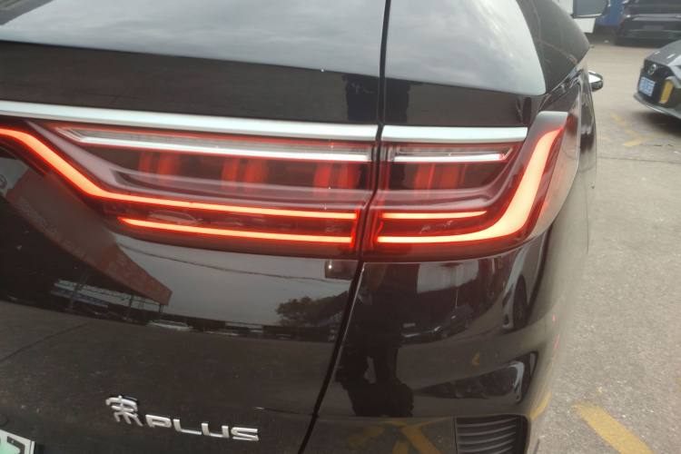 比亚迪 宋PLUS新能源 2021款 EV 旗舰型车身外观6006