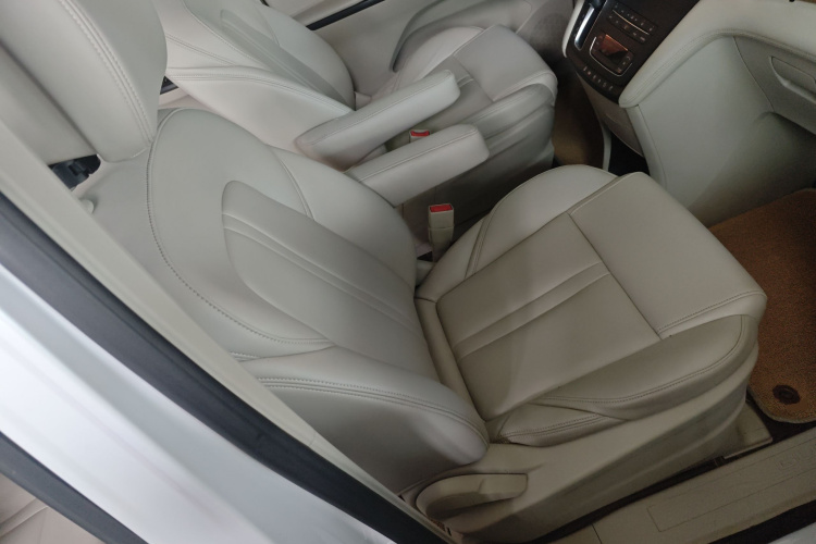 别克GL8 2017款 ES 28T 舒适型 国V局部细节41