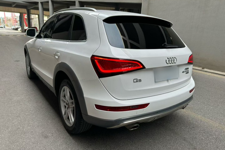 奥迪Q5 2018款 典藏版 40 TFSI 技术型车身外观6005