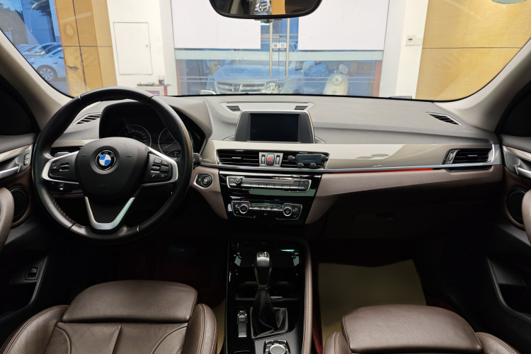 宝马X1 2018款 sDrive18Li 尊享型中控内饰7002