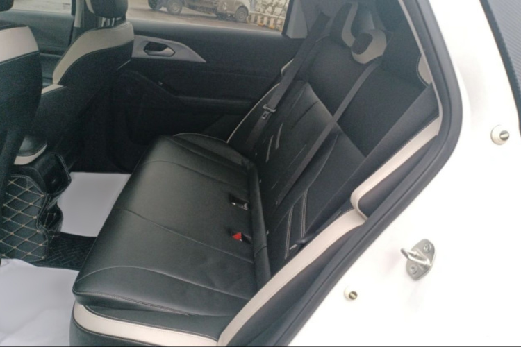 吉利几何E萤火虫 2022款 320KM 乖巧虎 4座中控内饰7003