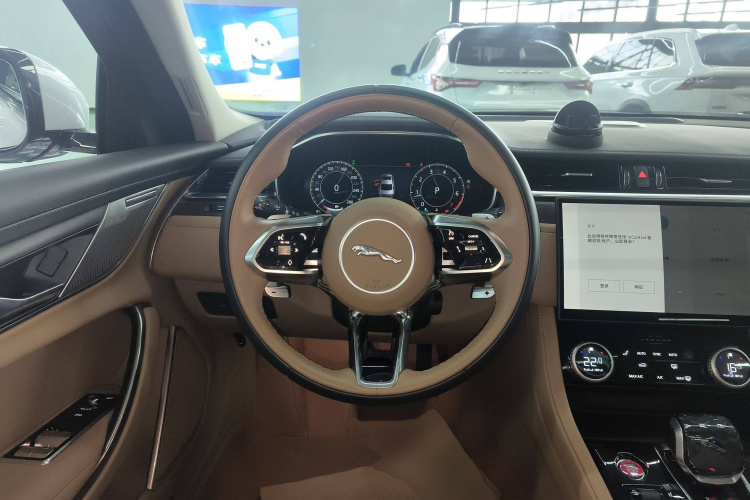 捷豹XFL 2024款 2.0T P250 两驱尊享豪华版中控内饰13