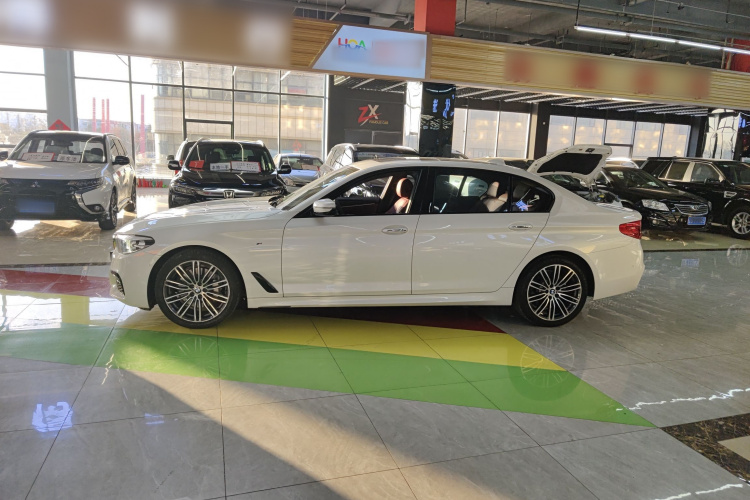 宝马5系 2018款 530Li xDrive M运动套装车身外观4