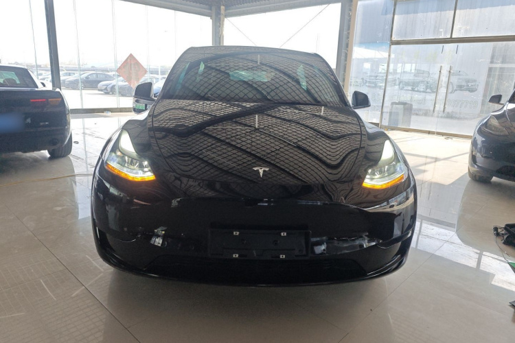 特斯拉 Model Y 2022款 后轮驱动版车身外观2