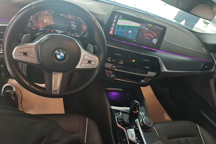 宝马5系 2023款 530Li 领先型 M运动套装中控内饰7002