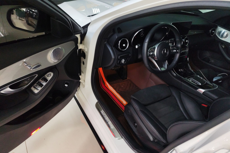 奔驰C级 2021款 C 260 星耀臻藏版中控内饰20