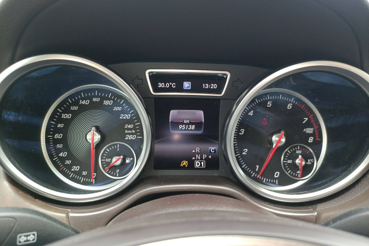 奔驰GLE 2017款 GLE 320 4MATIC 豪华型局部细节14