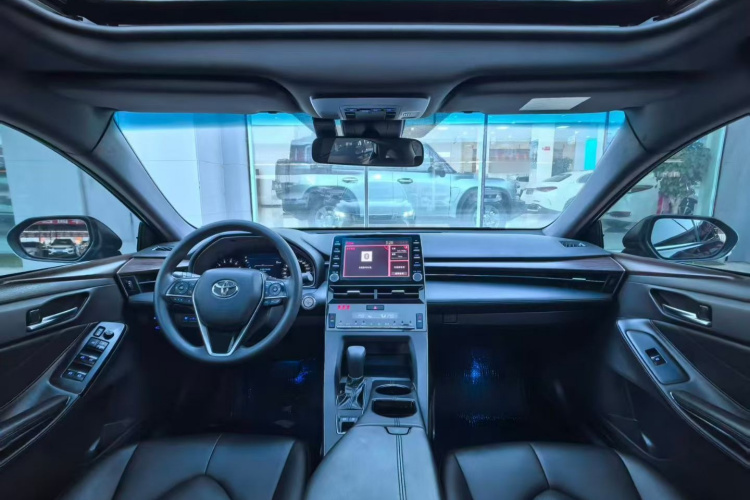 丰田 亚洲龙 2019款 2.0L 进取版 国VI中控内饰7001