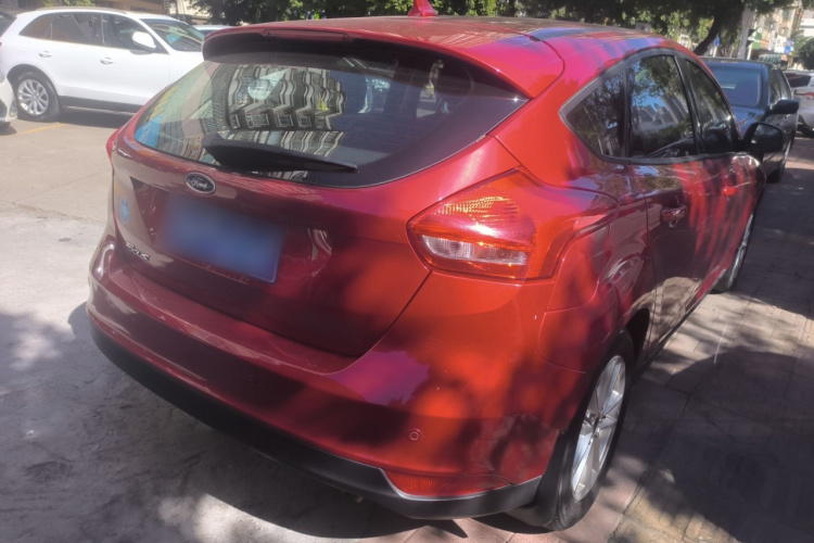 福特 福克斯 2018款 两厢经典 1.6L 自动风尚型智行版车身外观7