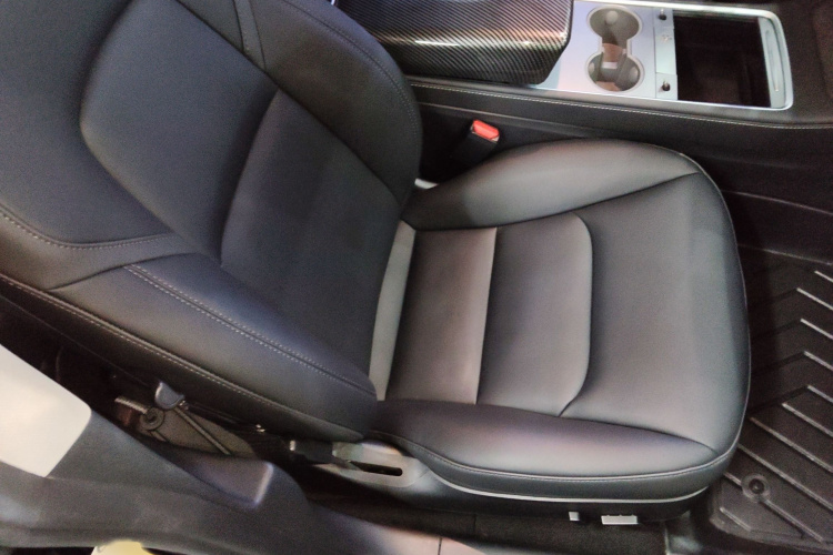 特斯拉 Model 3 2022款 后轮驱动版局部细节41