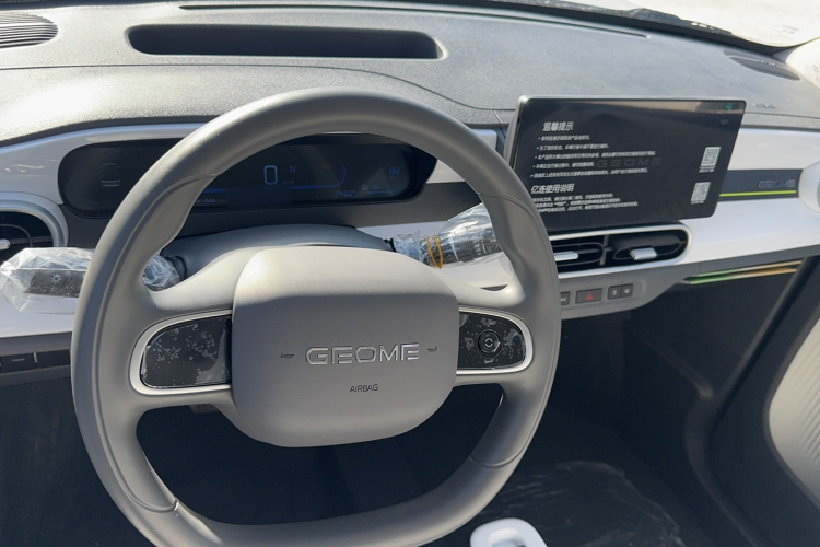 吉利银河 熊猫 2025款 210km 元气熊中控内饰7003