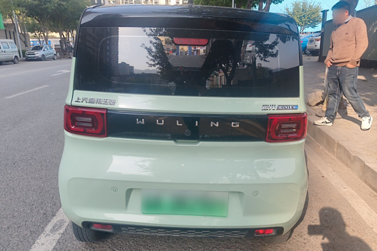 五菱汽车 宏光MINIEV 2021款 马卡龙夹心款 120km 磷酸铁锂车身外观6