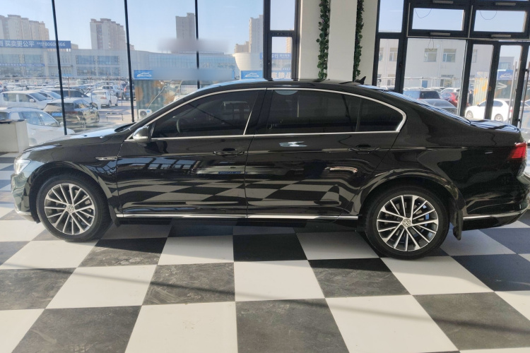 大众 迈腾 2020款 330TSI DSG 豪华型车身外观4