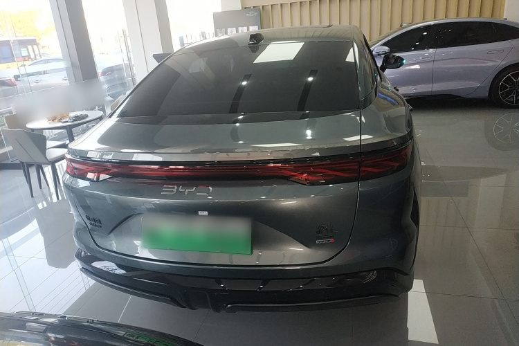 比亚迪 汉L 2025款 DM-p 四驱激光雷达旗舰型车身外观6