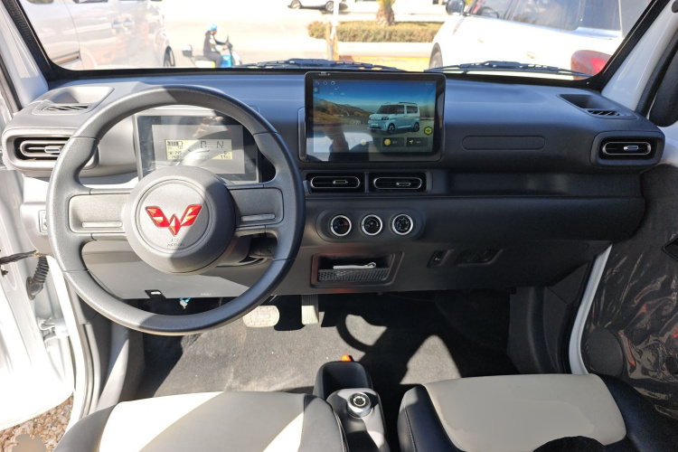 五菱汽车 五菱之光新能源 2025款 201km 舒适型中控内饰7002