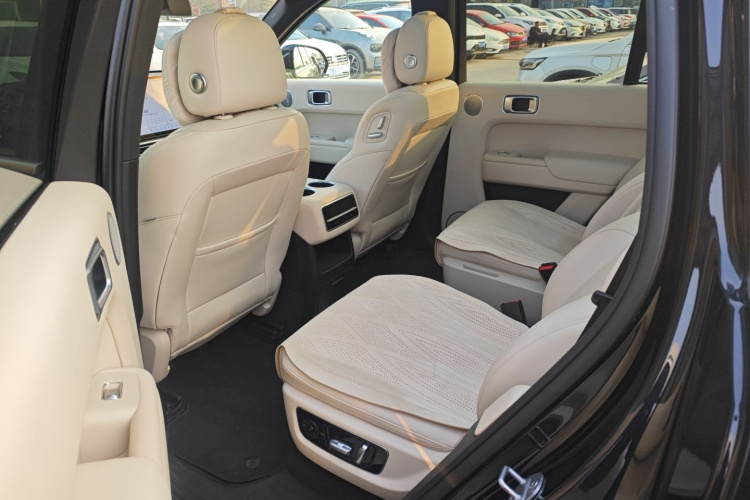 理想汽车 理想L8 2023款 Pro中控内饰21