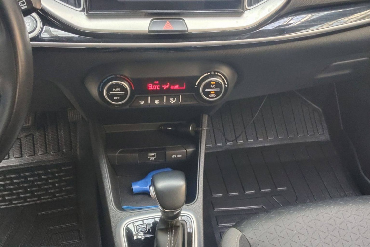 起亚 奕跑 2019款  1.4L 自动运动版 国VI中控内饰7002