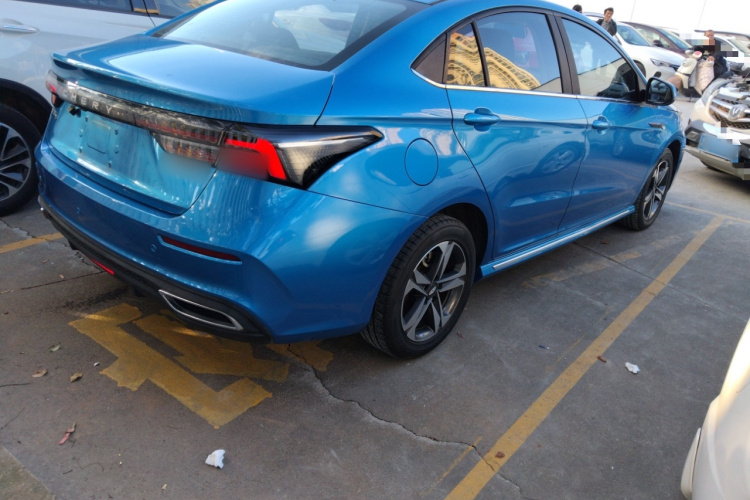 奇瑞 艾瑞泽5 PLUS 2021款 小AI 1.5T 手动型PLUS车身外观7