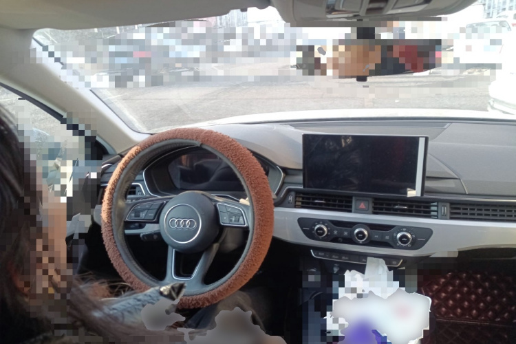 奥迪A4L 2020款 40 TFSI 时尚动感型中控内饰13