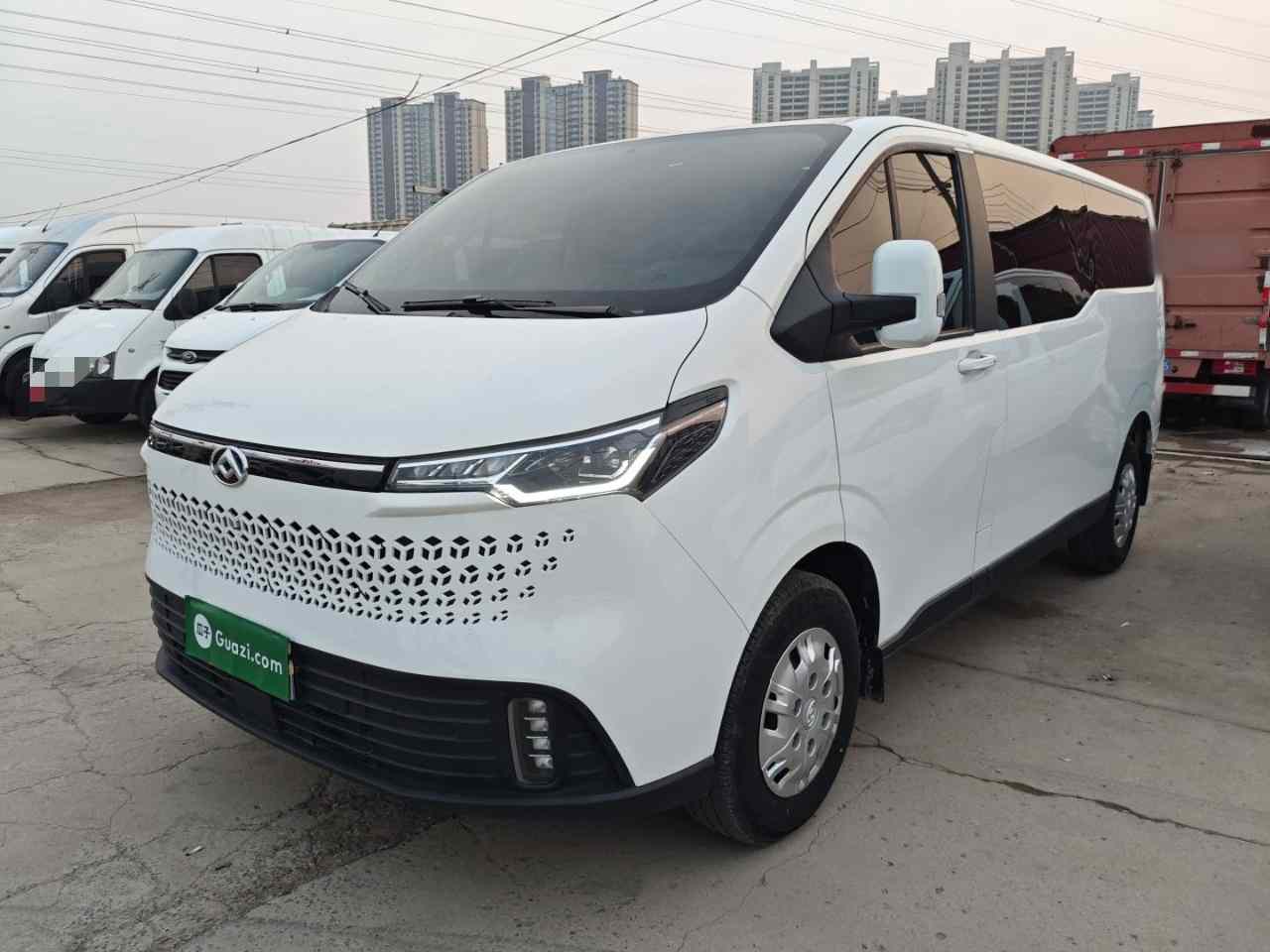 上汽大通MAXUS 新途V70 2023款 2.0T 精英版 自动长轴低顶 6/7座(1)