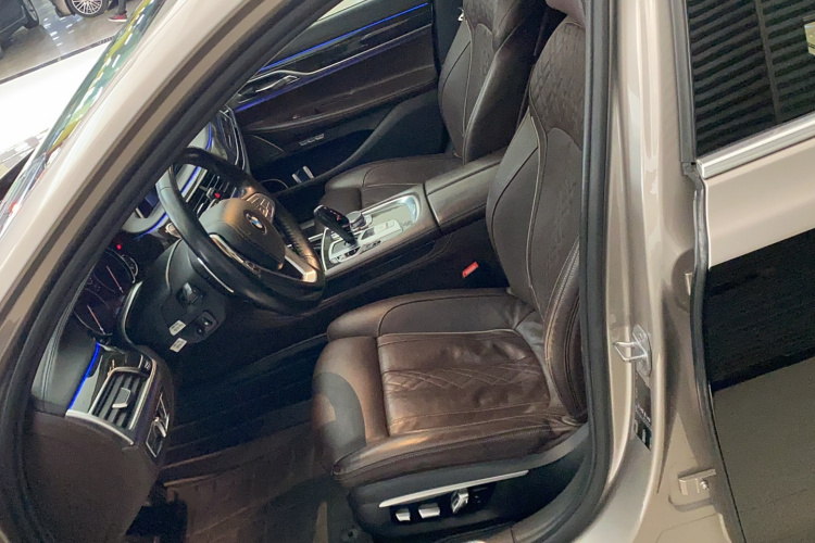 宝马7系 2016款 730Li 豪华型局部细节19